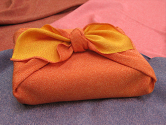 レーヨン2巾（約68cm）サメ小紋風呂敷 化粧箱入